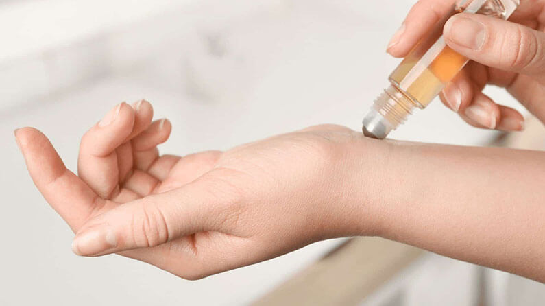 Cara Guna Minyak Pati Secara Sapuan